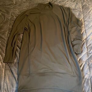 Lululemon Womens Sweatshirt. Size 6. Like new.